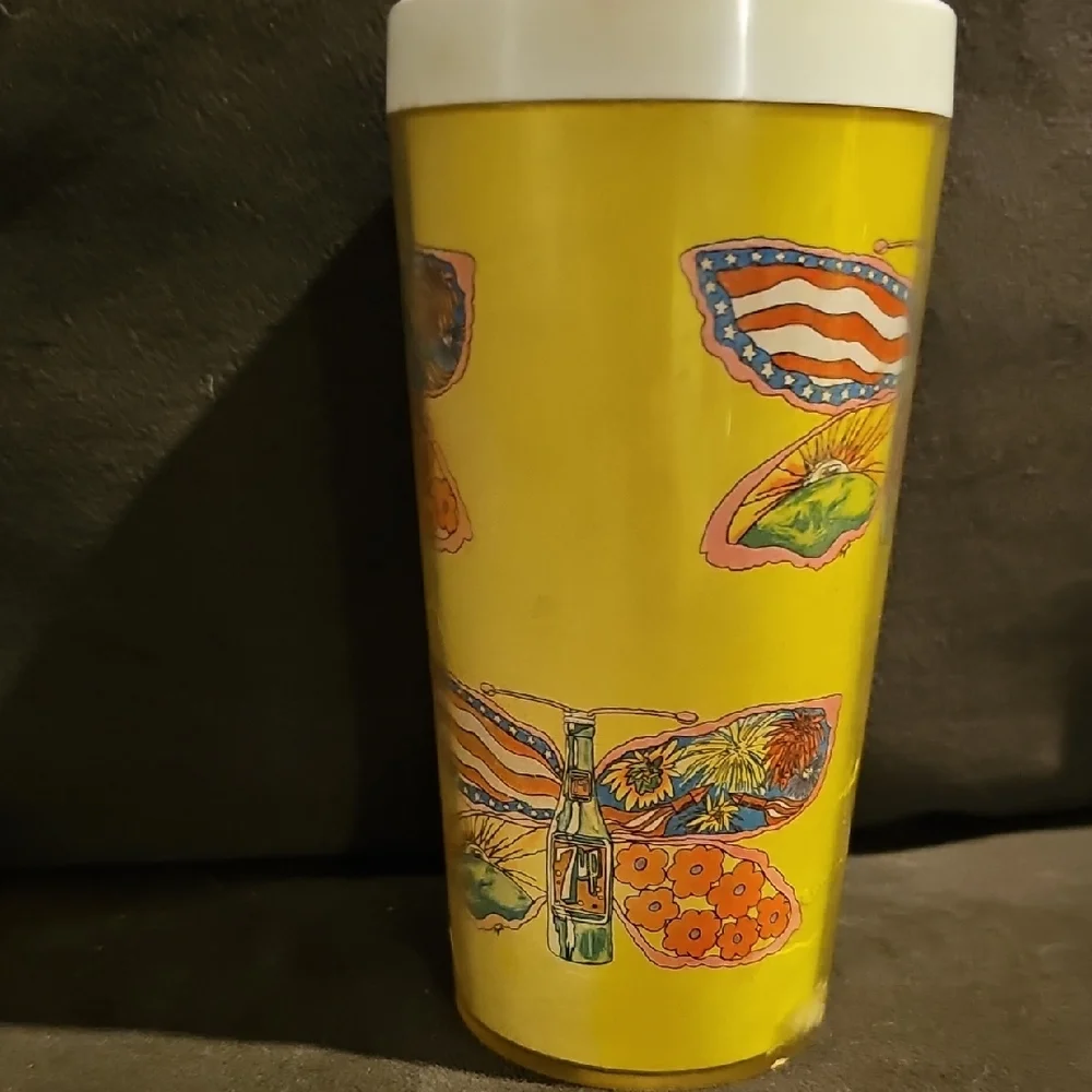 2 VINTAGE RETRO 7 UP Butterfly RC Cola Tumblers 60s Thermo Serv Kitchen RARE Cup